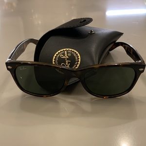 Rayban wayfarer 2132- like new!